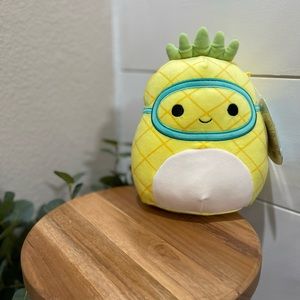 NWT squishmallows “Maui” pineapple 7” squish